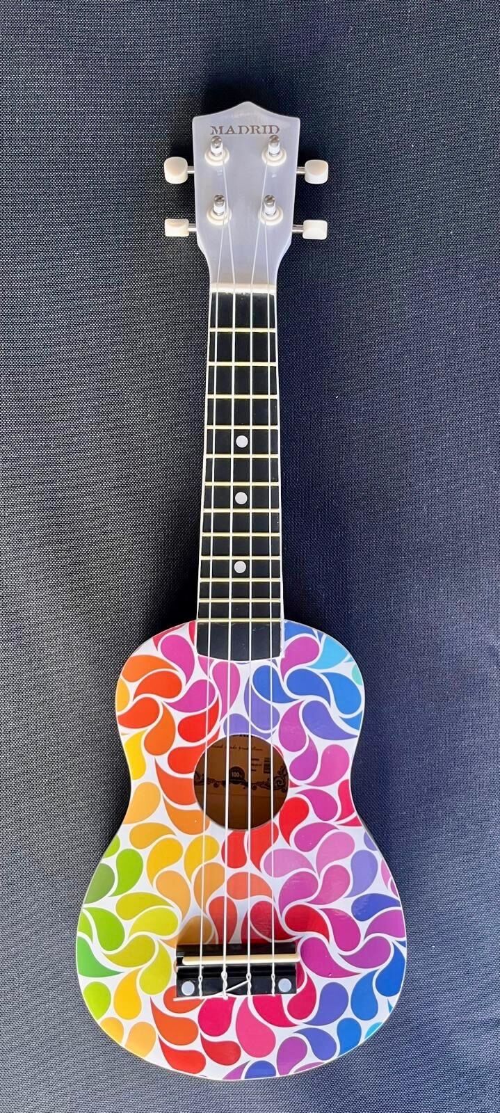 MADRİD FLOWER SOPRANO UKULELE DESENLİ